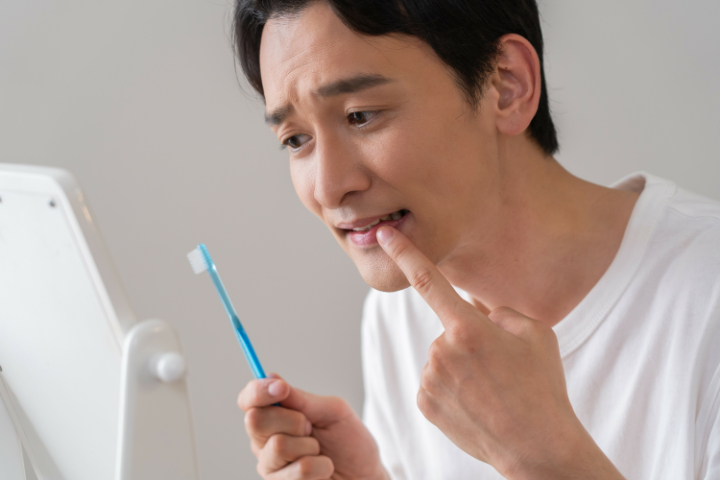 歯茎が気になる男性