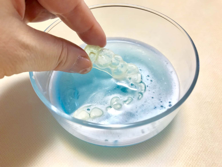 マウスピースを洗浄するイメージ