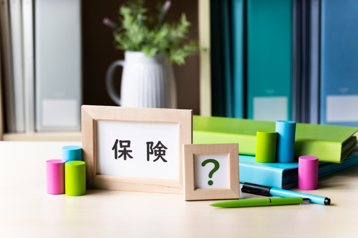 歯の矯正は保険適用の対象か考えるイメージ