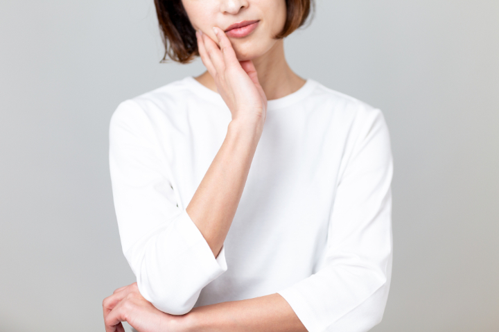 矯正治療中に痛みが生じた女性