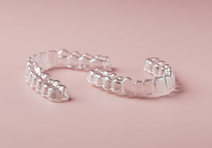 歯の矯正に使用するマウスピース